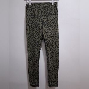 DYI Define Your Inspiration Made in the USA Cheetah Leopard Leggings Medium